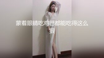 (10)对着镜头比胜利手势的妹子