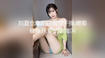 远处偷窥温泉会所，两个小美眉 柔软酥酥的乳房，小美眉用手抚摸 很有Q弹性 大眼睛颜值漂亮！