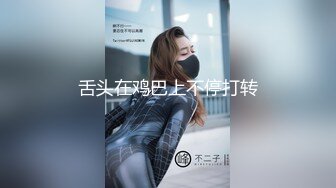 看这个样子估计是逼太宽所以要夹着